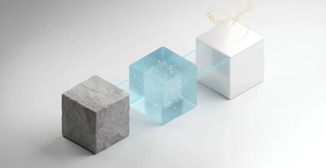 Illustration 3D isométrique de trois cubes interconnectés représentant la transformation progressive : cube pierre brute, cube semi-transparent avec données, cube réfléchissant avec particules dorées